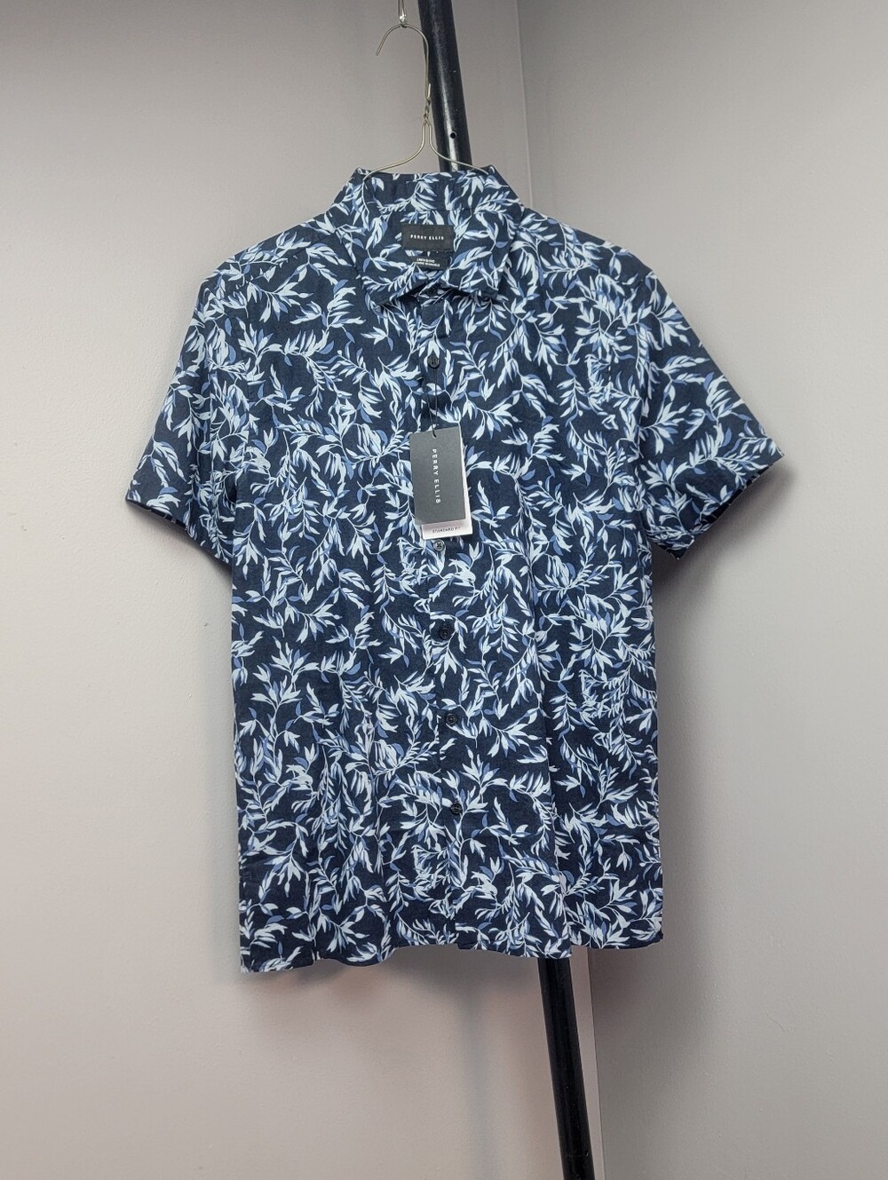 Perry Ellis Navy ShortSleeve Shirt Tropical Hawaiian Leaf Print ButtonDown Men S